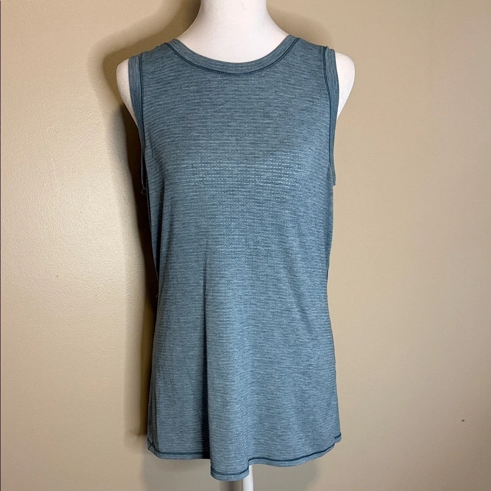 Lululemon Size 8 Sleeveless Workout Tank With‎ Cutouts